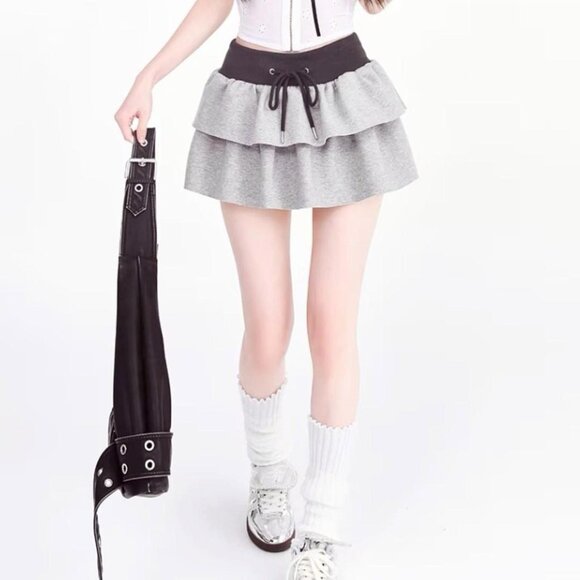 Grey ruffle skirt with black waistband - Picture 2 of 4